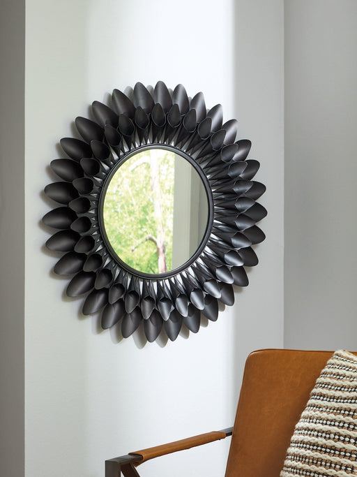 Ryenmour Accent Mirror -  Chapter 11 Furniture (Lewiston, Maine)