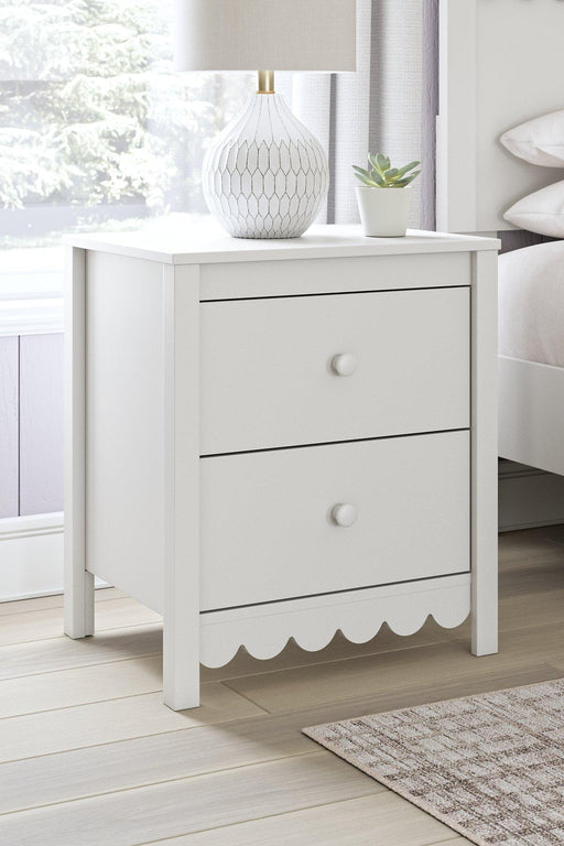 Hallityn Nightstand -  Chapter 11 Furniture (Lewiston, Maine)