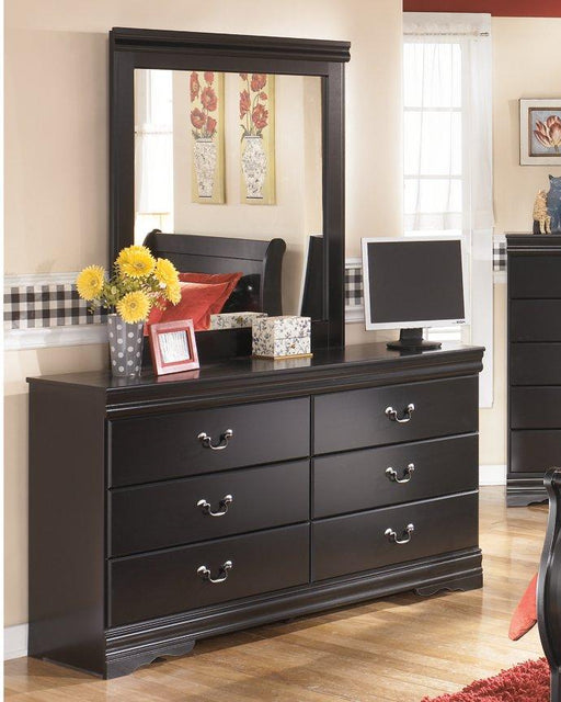 Huey Vineyard Dresser and Mirror -  Chapter 11 Furniture (Lewiston, Maine)